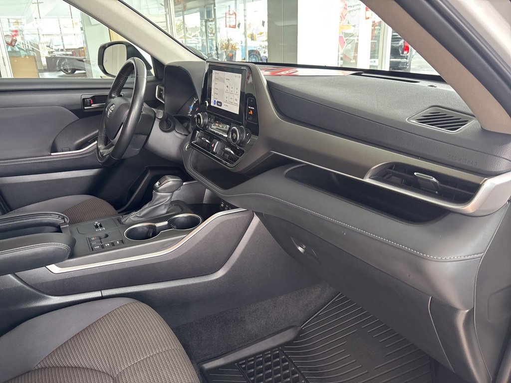 Used 2024 Toyota Highlander LE image 34