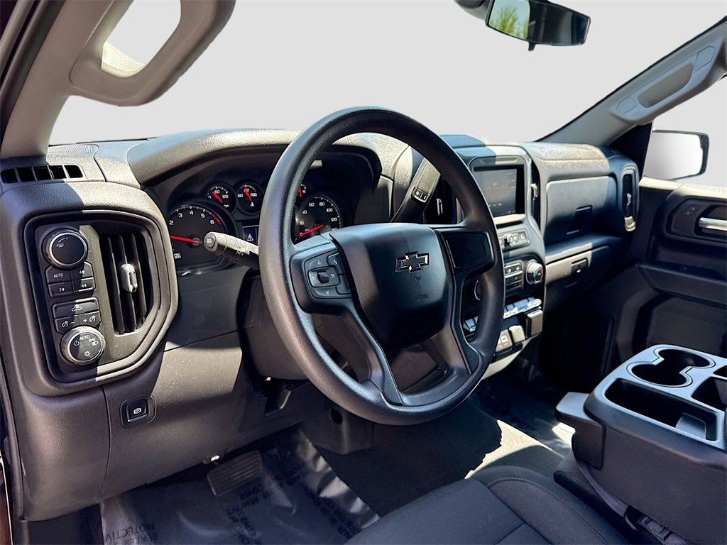 Used 2024 Chevrolet Silverado 1500 Custom Trail Boss w/ Turbomax Blackout Package image 9