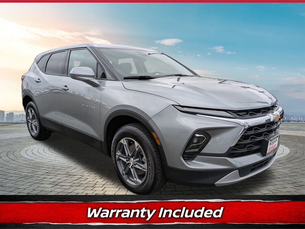Used 2025 Chevrolet Blazer LT image 1