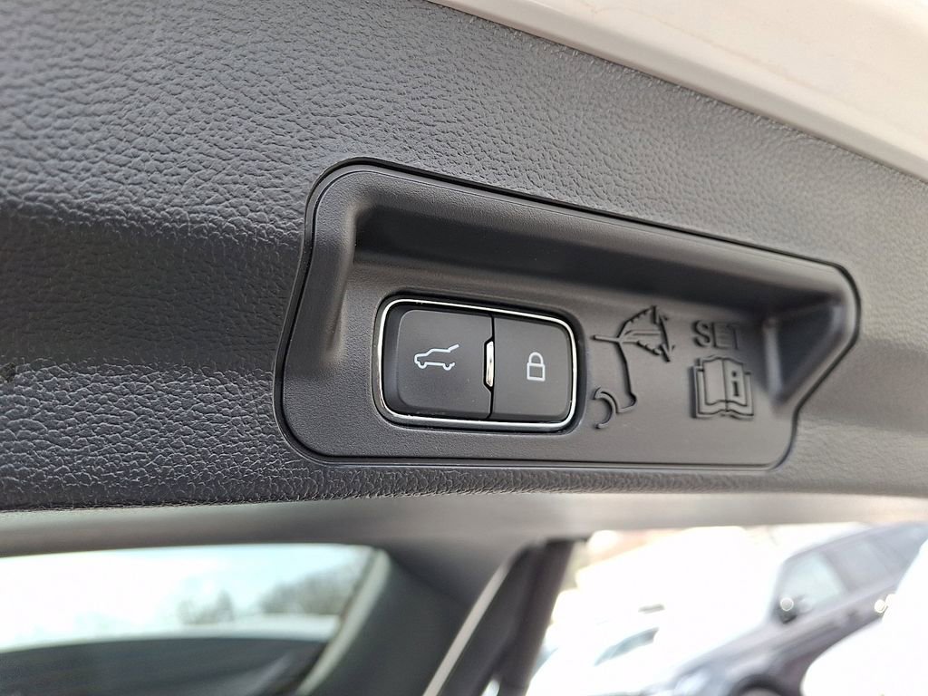 Certified 2023 Ford Explorer XLT w/ Equipment Group 202A image 31