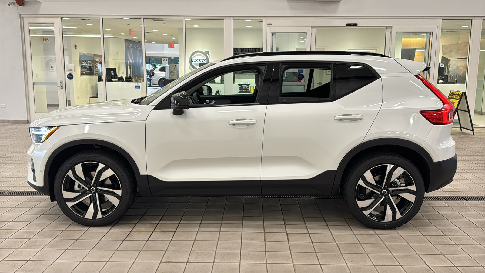 New 2026 Volvo XC40 B5 Ultra w/ Protection Package Premier AWD/4WD image 8