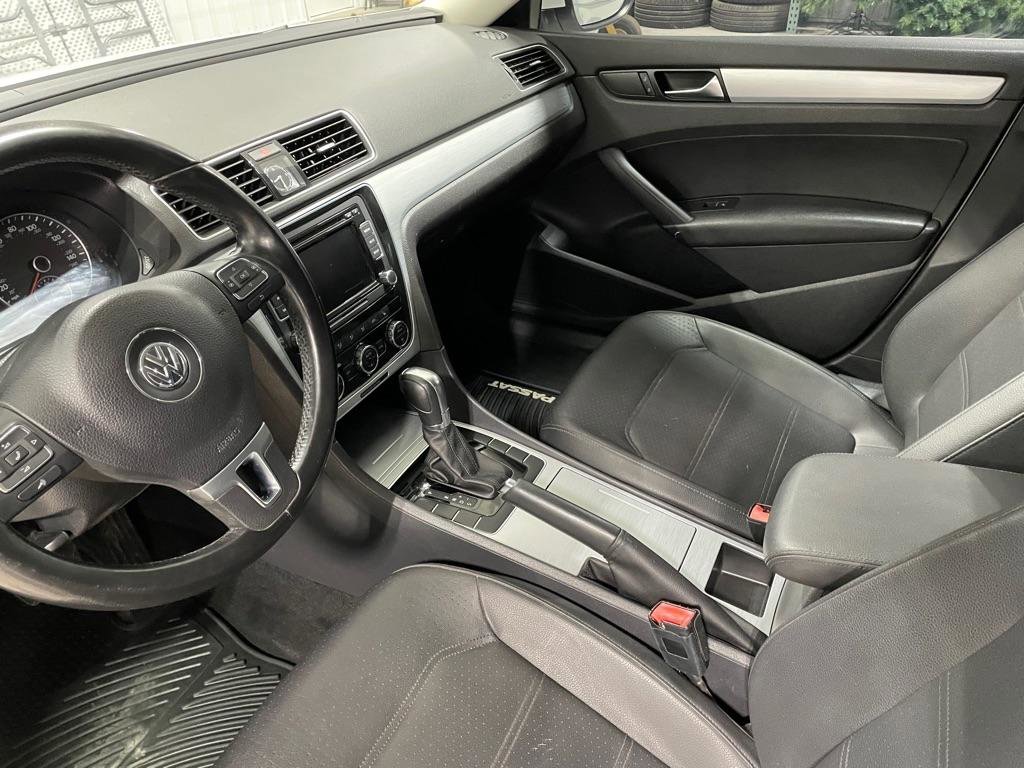 Used 2012 Volkswagen Passat 2.5 SE image 30