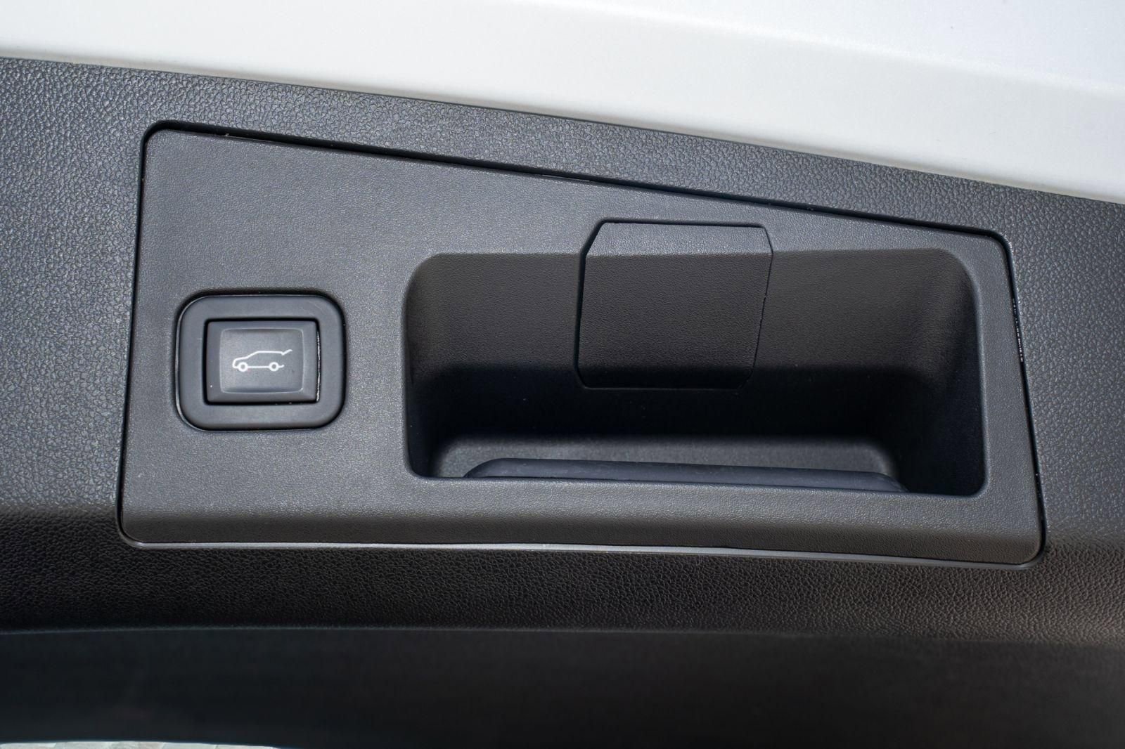 Used 2023 Cadillac XT4 Luxury w/ Driver Awareness Package FWD image 10