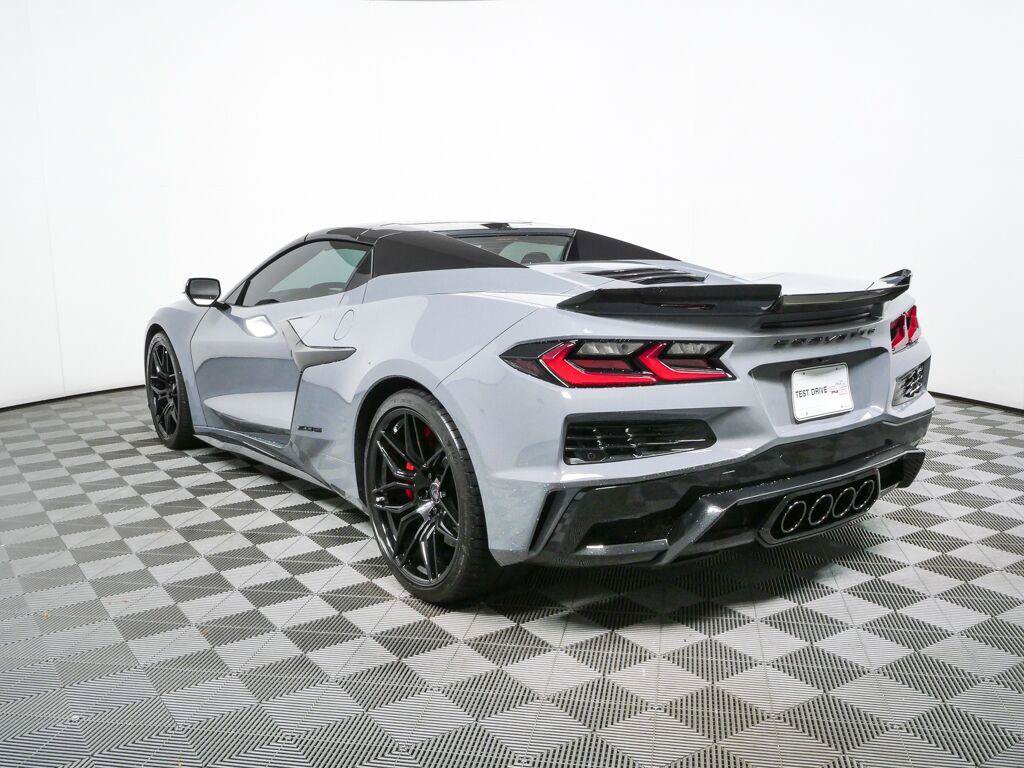 Used 2024 Chevrolet Corvette Z06 RWD image 3