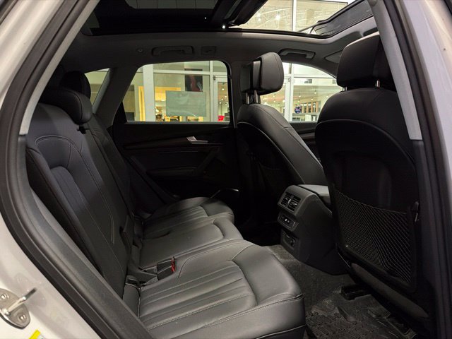 Used 2023 Audi Q5 2.0T Premium w/ Convenience Package AWD/4WD image 12