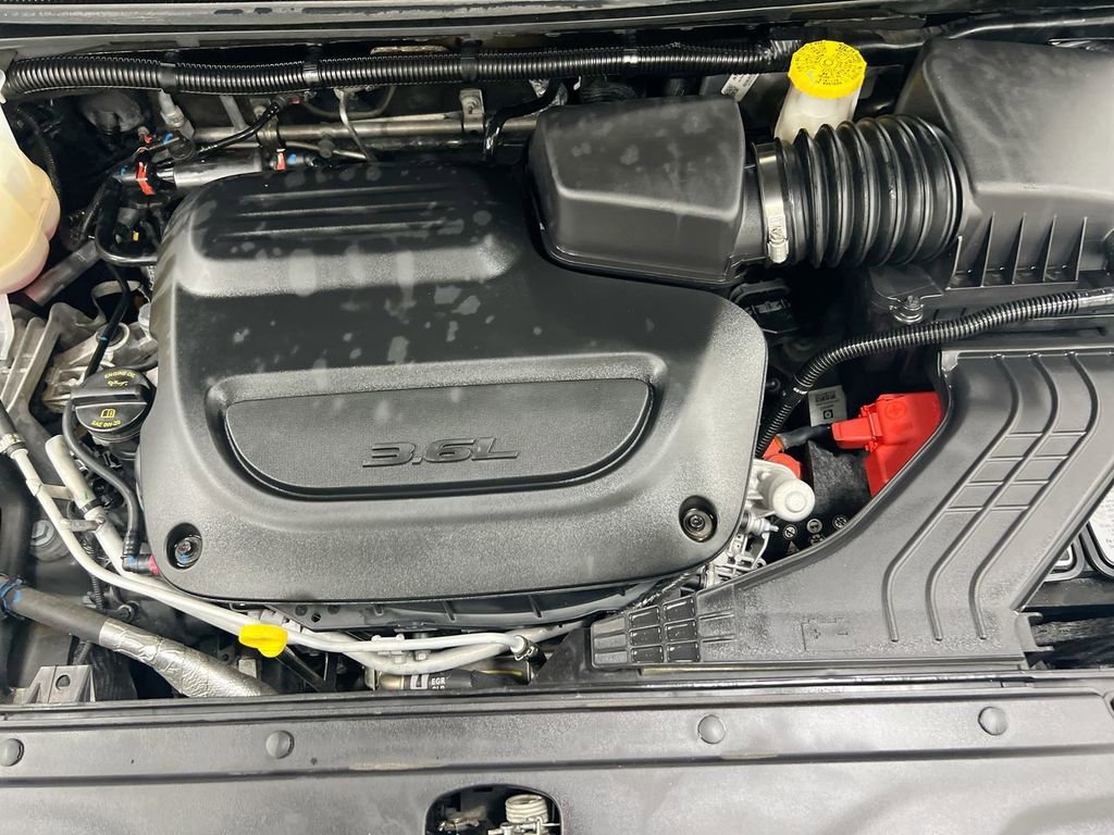 Used 2024 Chrysler Pacifica Touring-L image 25