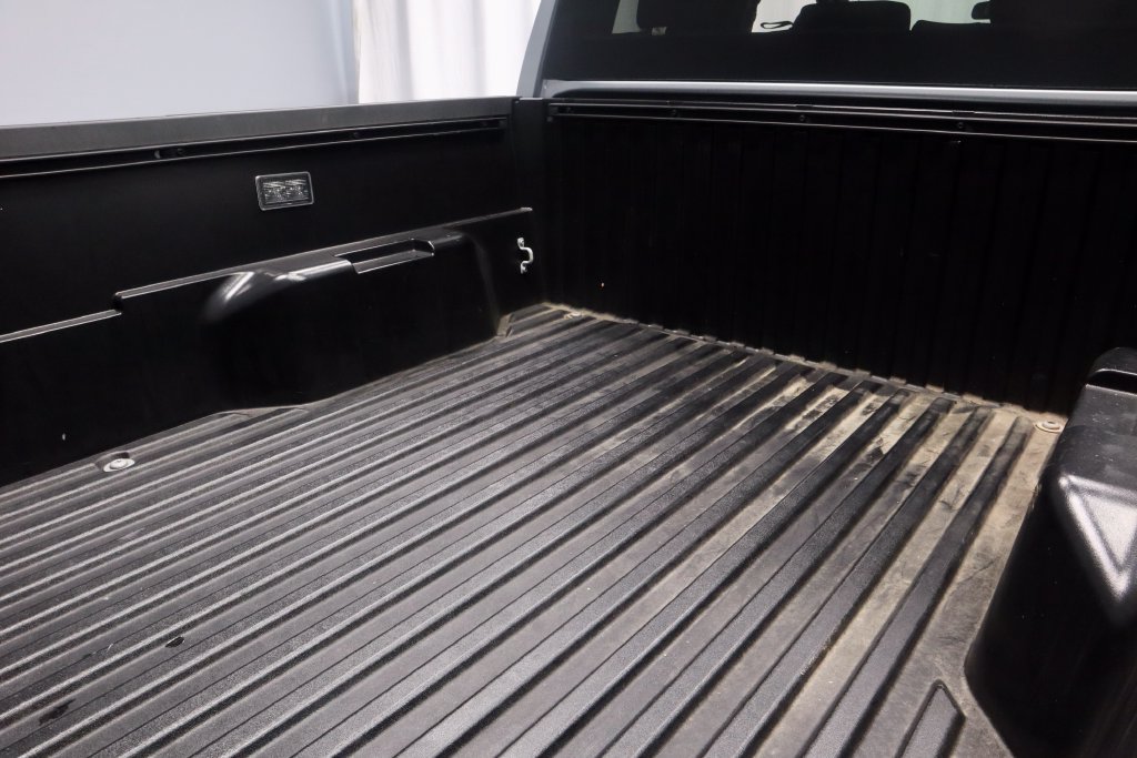 Used 2025 Toyota Tacoma SR AWD/4WD image 13