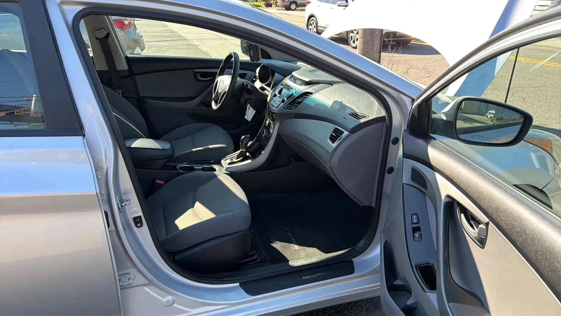 Used 2015 Hyundai Elantra SE FWD image 24