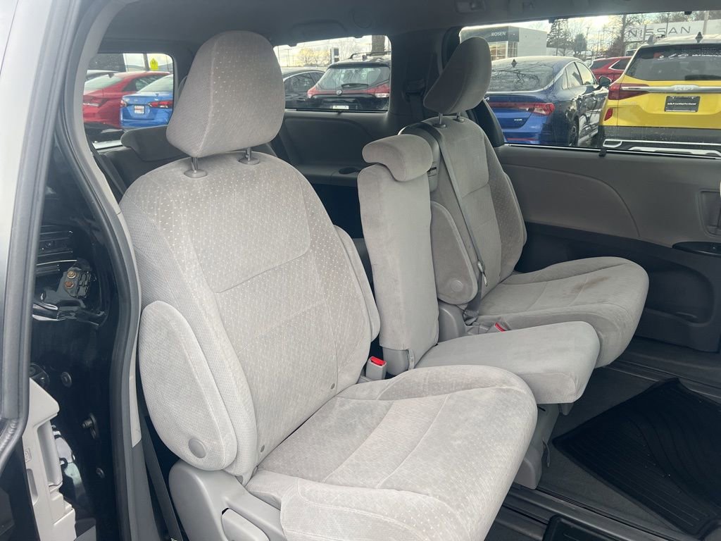 Used 2019 Toyota Sienna LE image 14
