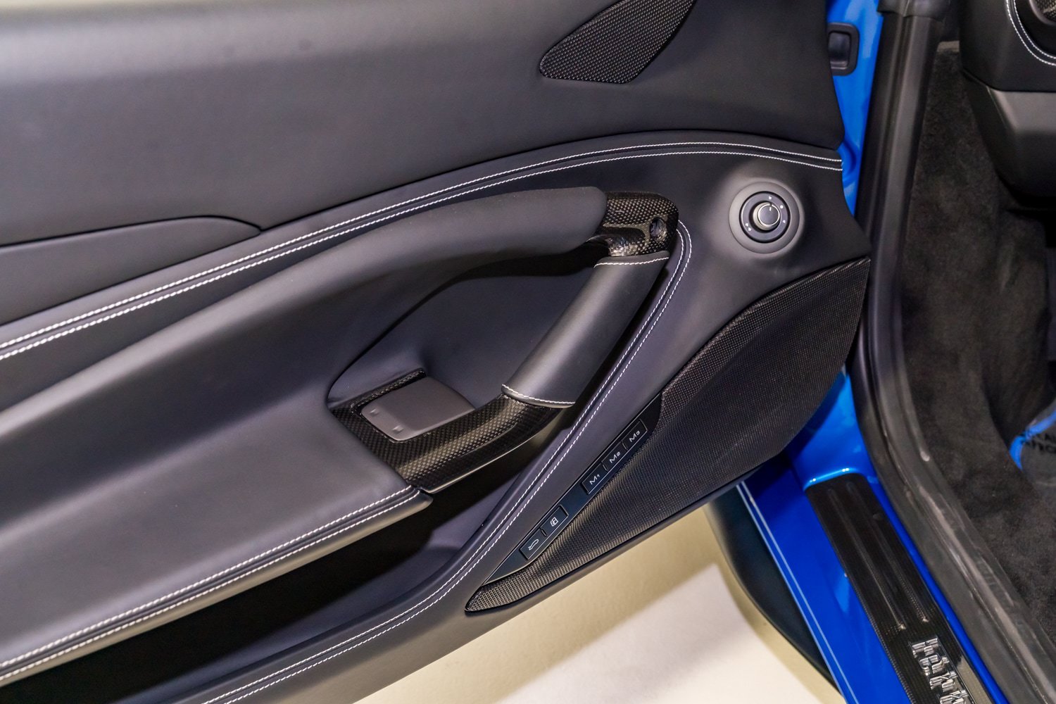 Certified 2022 Ferrari F8 Tributo RWD image 21