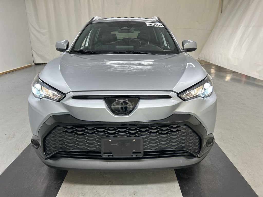 Used 2024 Toyota Corolla Cross AWD Hybrid w/ Moonroof Package image 3