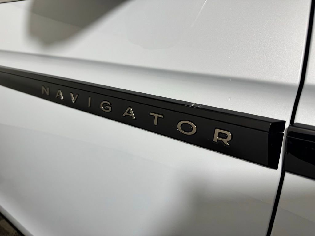 Certified 2025 Lincoln Navigator L Black Label AWD/4WD image 13