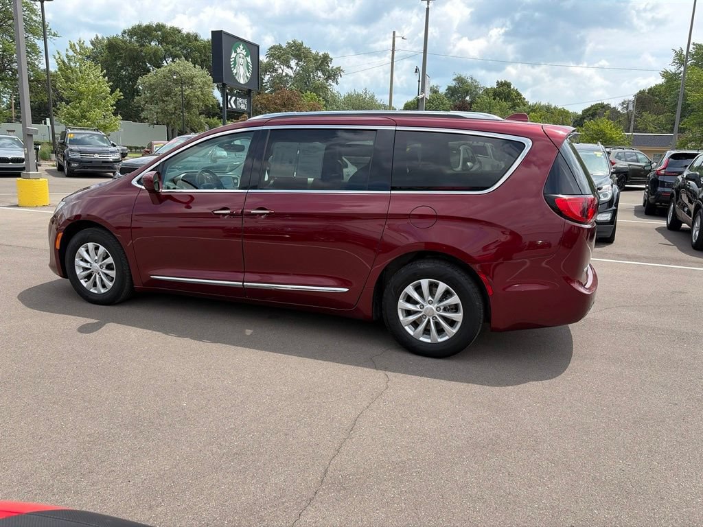 Used 2018 Chrysler Pacifica Touring-L Plus FWD image 8
