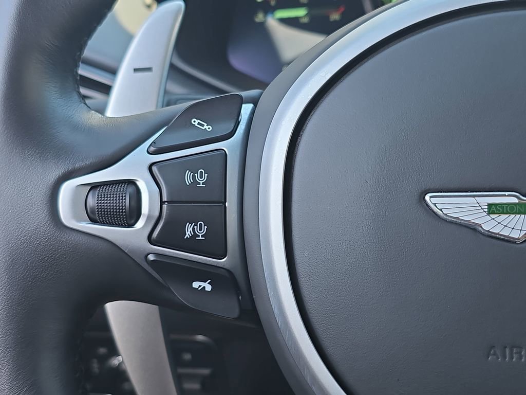 Used 2023 Aston Martin V8 Vantage Coupe image 18