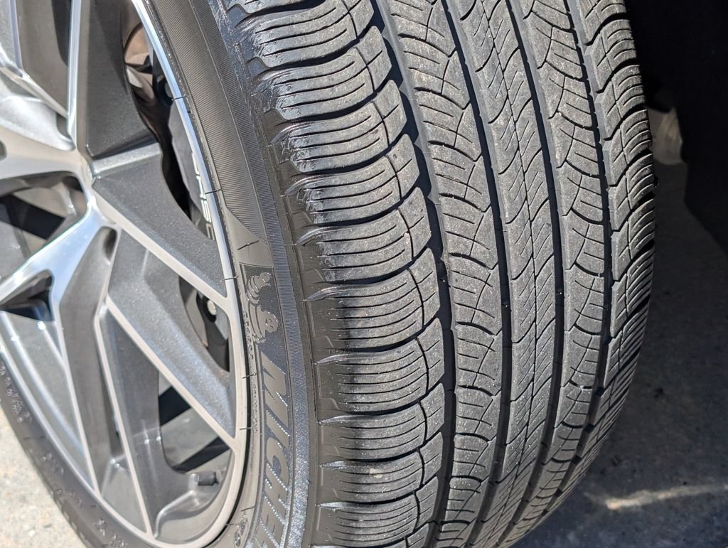 Certified 2025 Porsche Macan AWD/4WD image 31