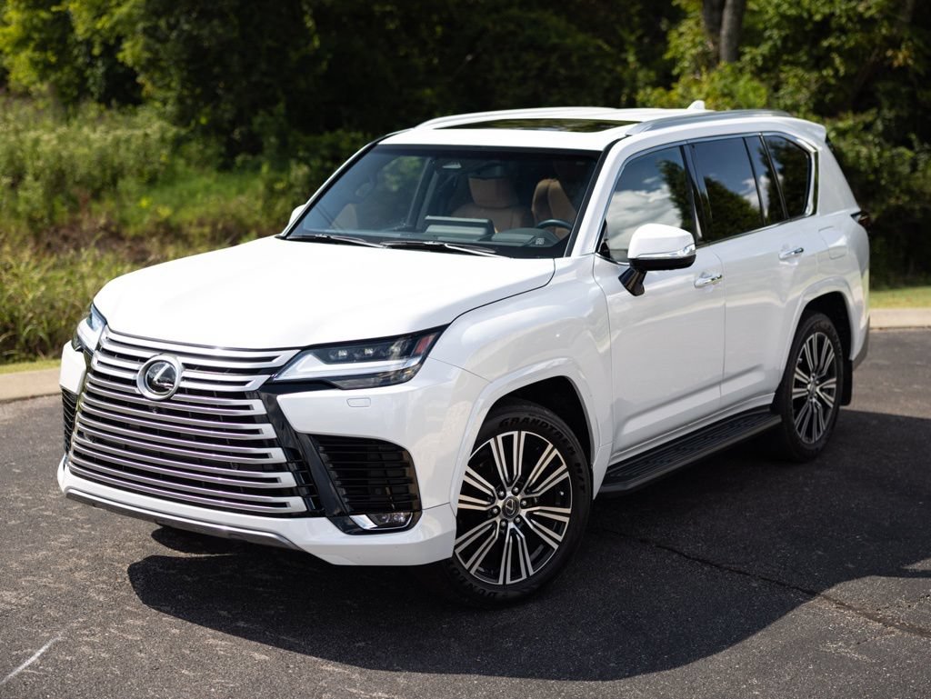 Used 2025 Lexus LX 600 4WD w/ Accessory Package (2T) image 2