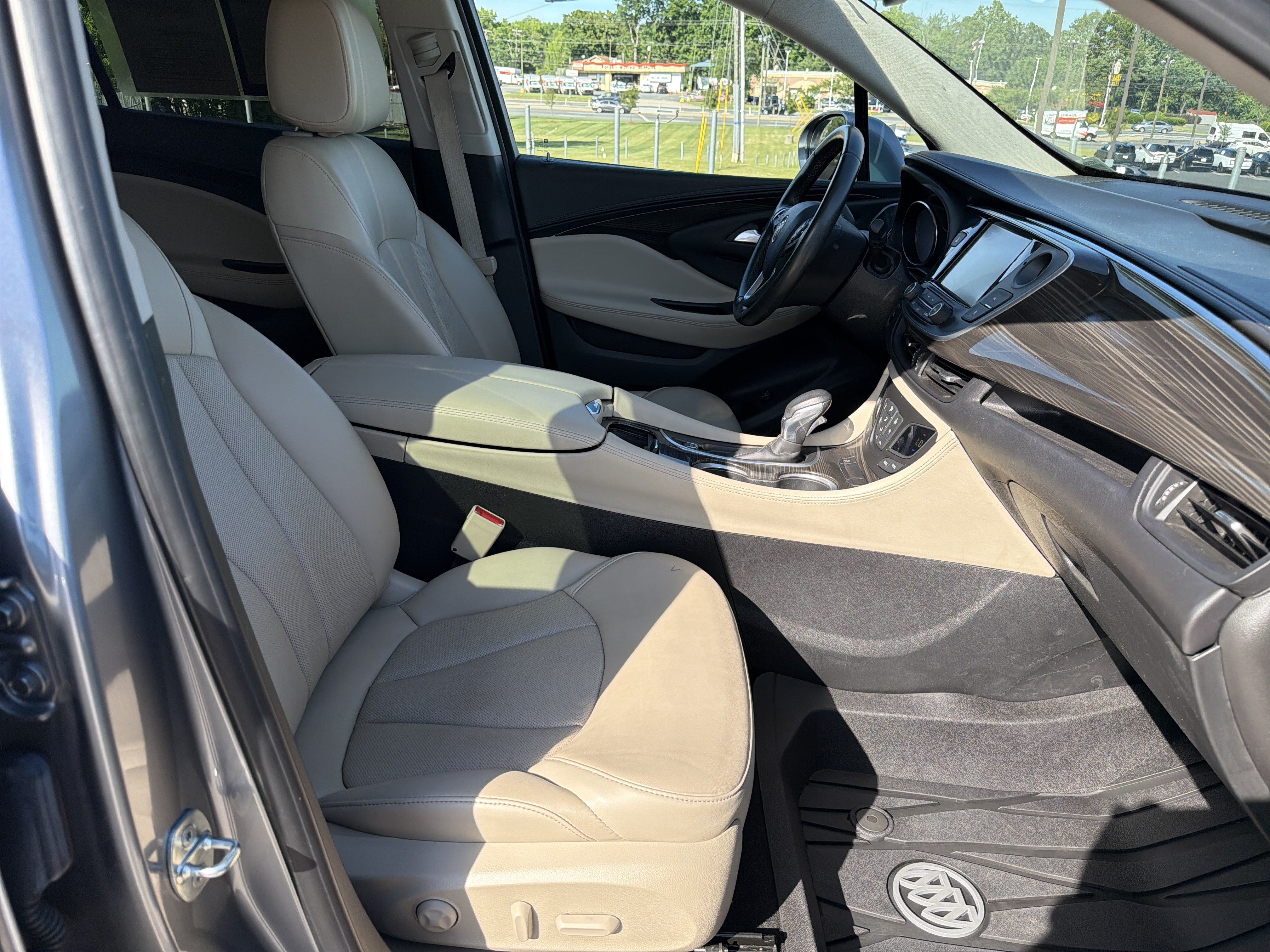 Used 2020 Buick Envision Essence w/ Experience Buick Package FWD image 33