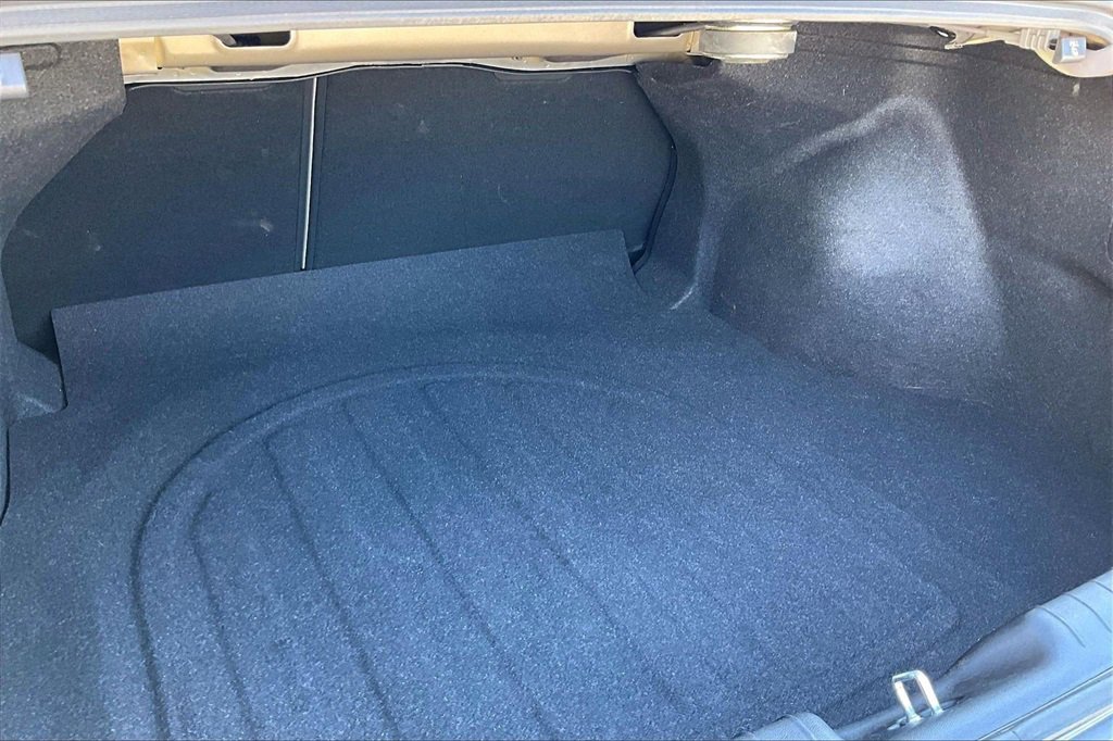 Used 2022 Hyundai Elantra Limited image 15