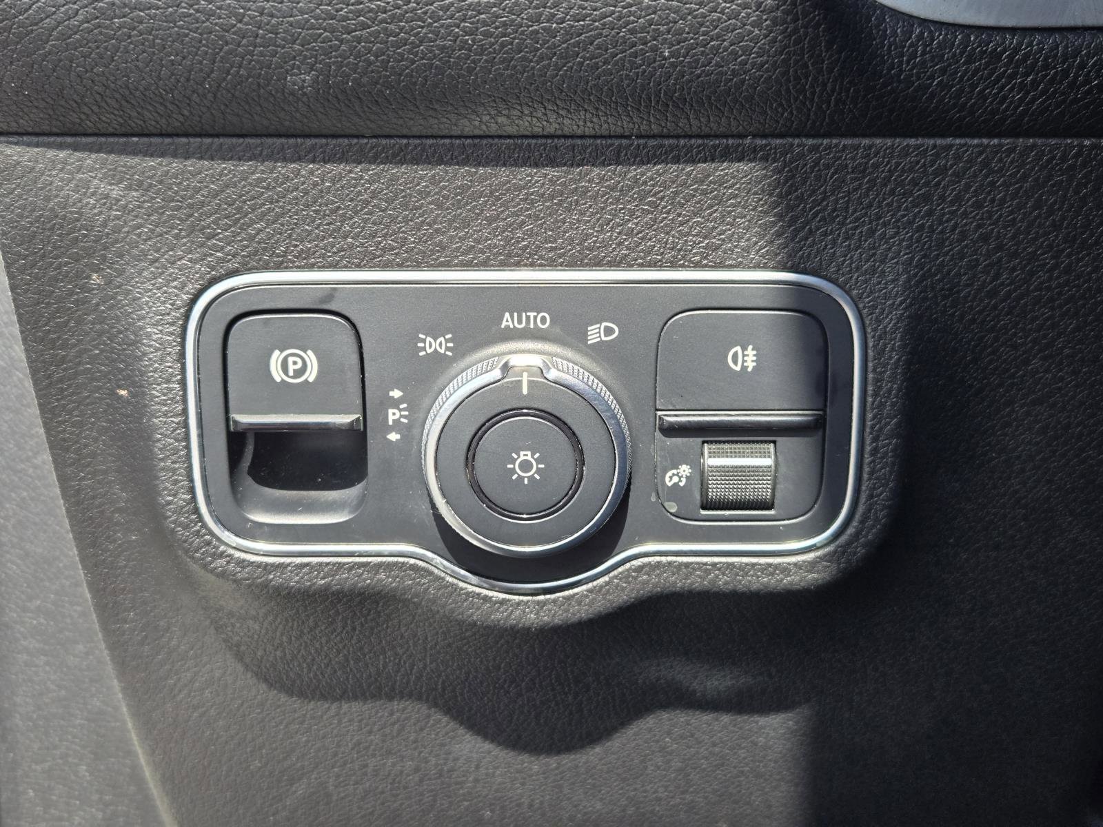 Used 2022 Mercedes-Benz GLB 250 image 16