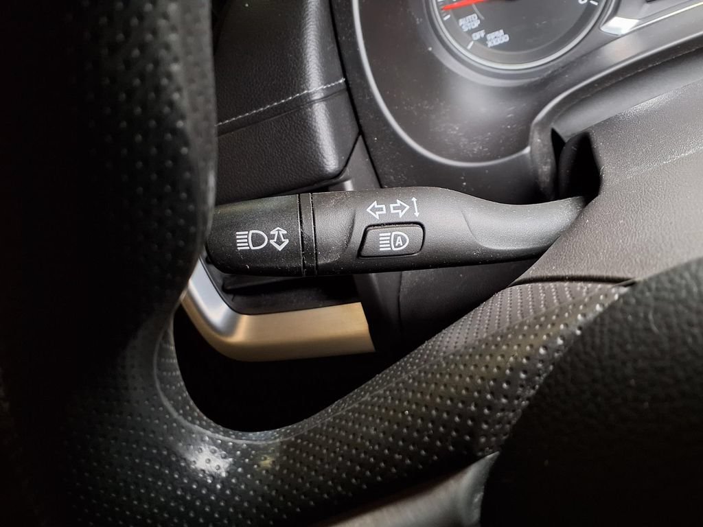 Used 2022 GMC Terrain SLE w/ Driver Convenience Package FWD image 9