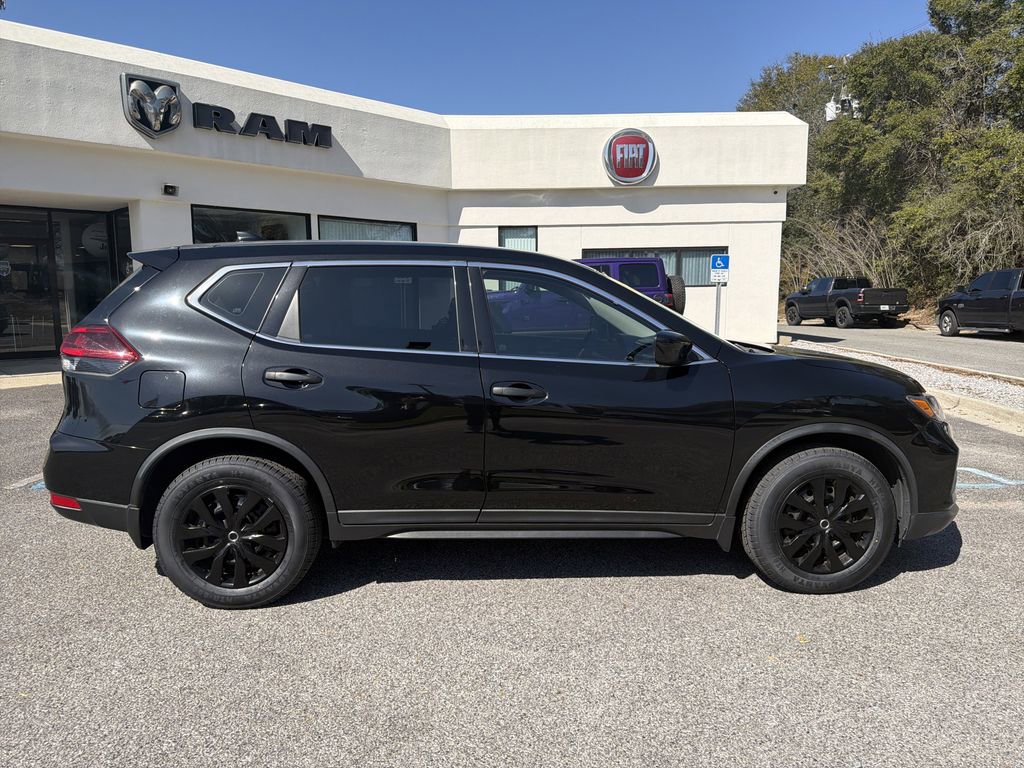 Used 2019 Nissan Rogue S image 4