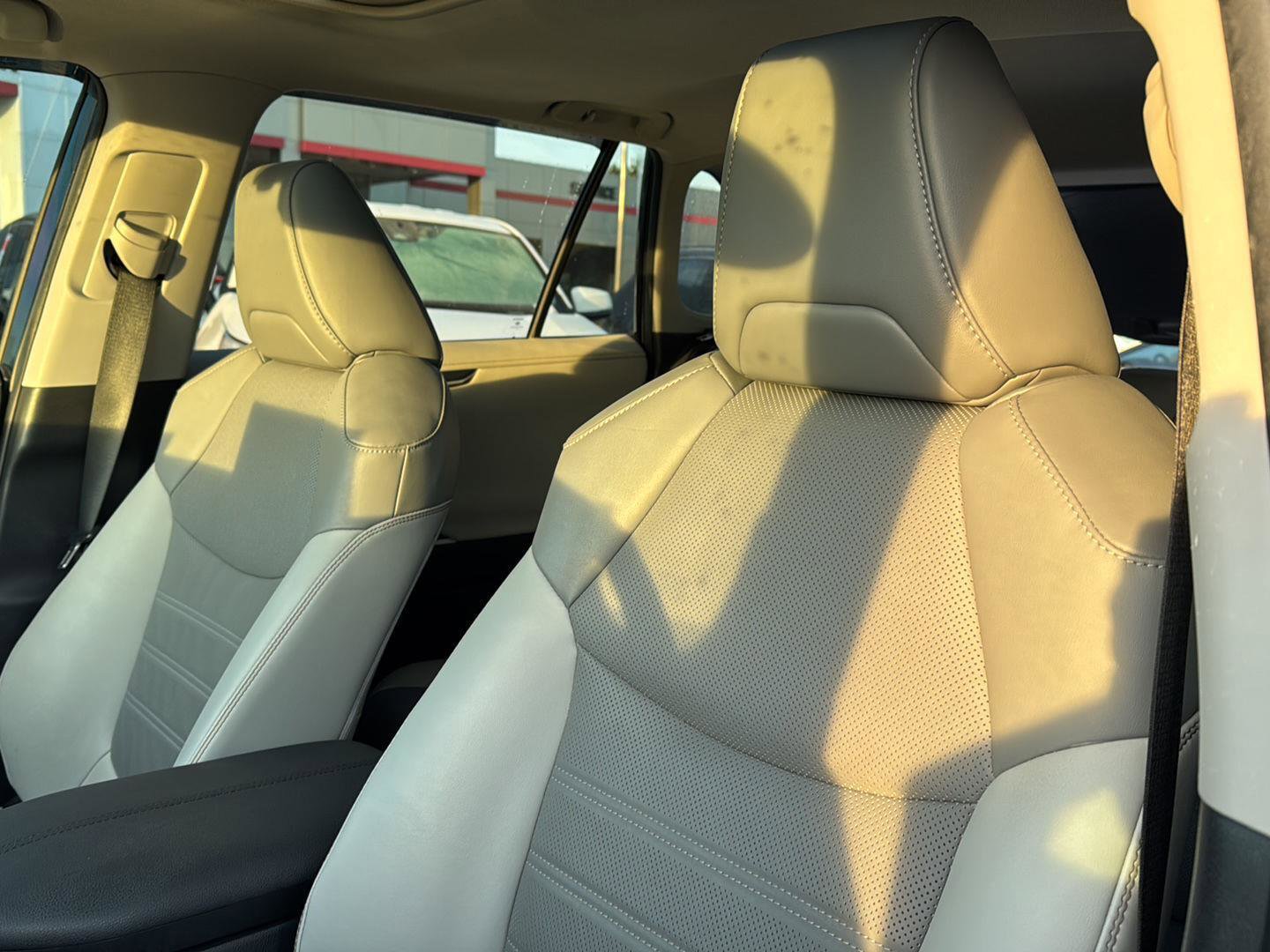 Used 2022 Toyota RAV4 Limited image 26