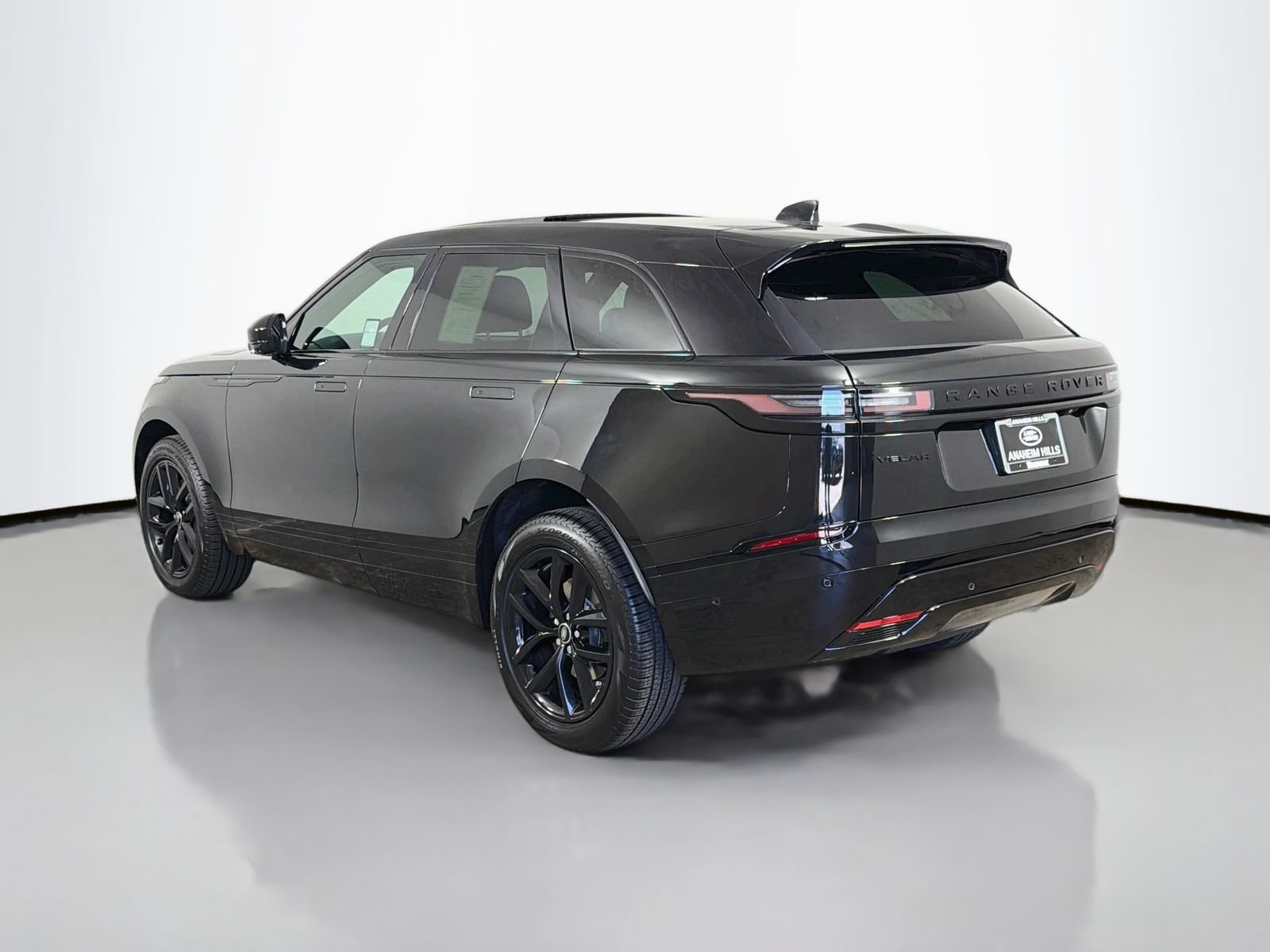 Used 2026 Land Rover Range Rover Velar Dynamic SE AWD/4WD image 3