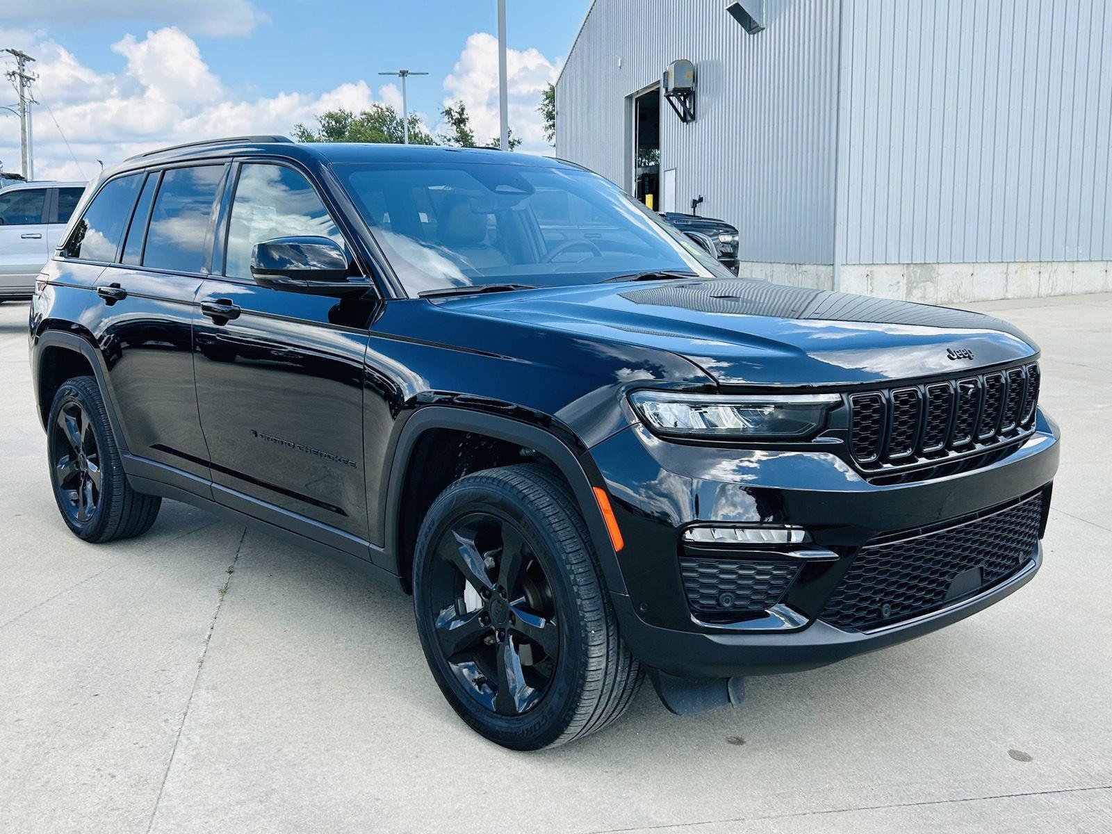 Used 2024 Jeep Grand Cherokee Limited w/ Luxury Tech Group II AWD/4WD video 2