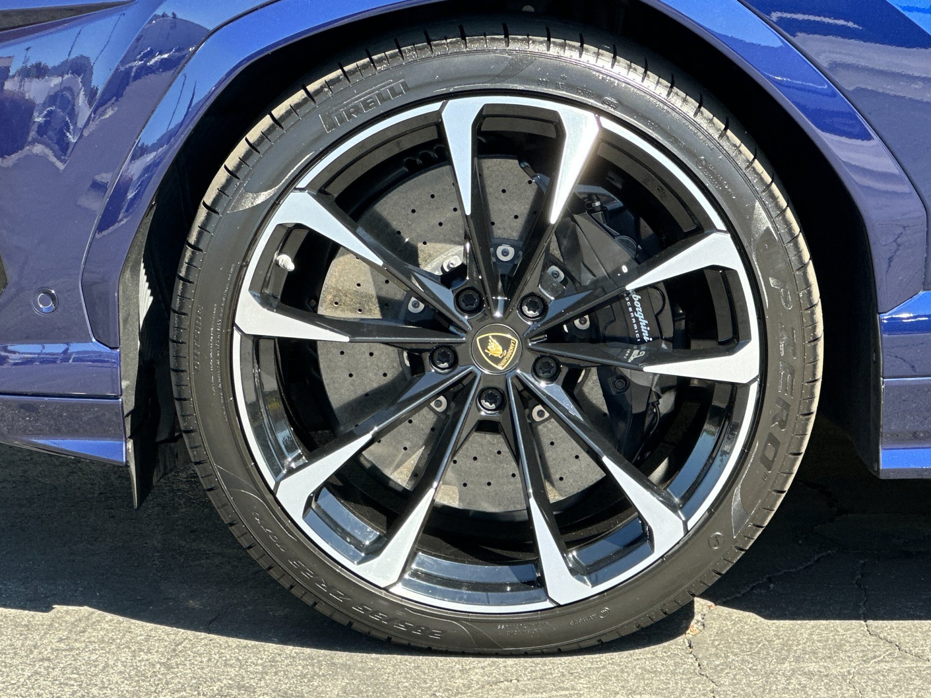 Used 2020 Lamborghini Urus AWD/4WD image 9