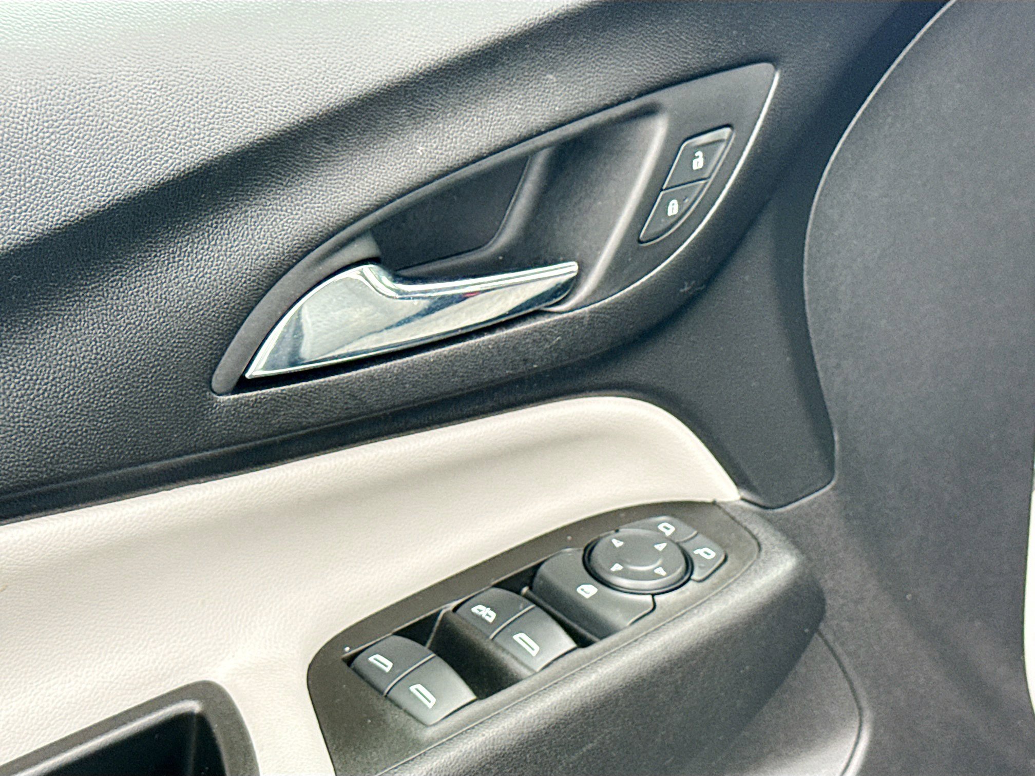 Used 2020 Chevrolet Equinox LS w/ LS Convenience Package FWD image 8