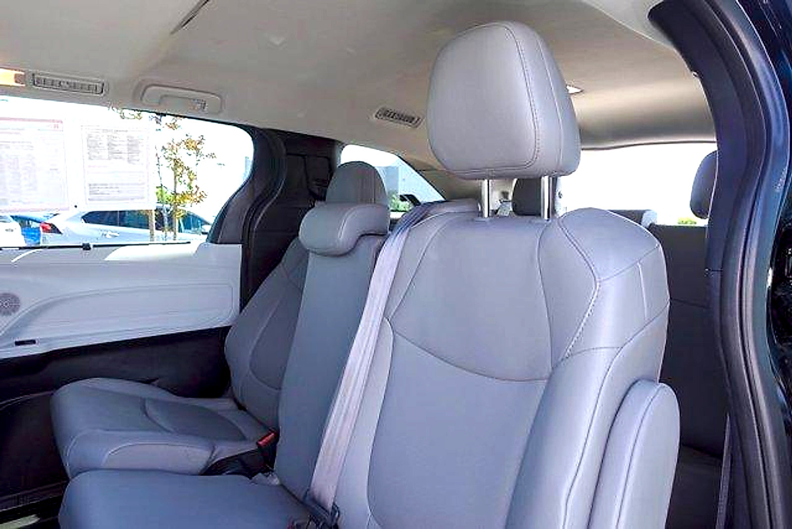 Certified 2025 Toyota Sienna XLE FWD image 23