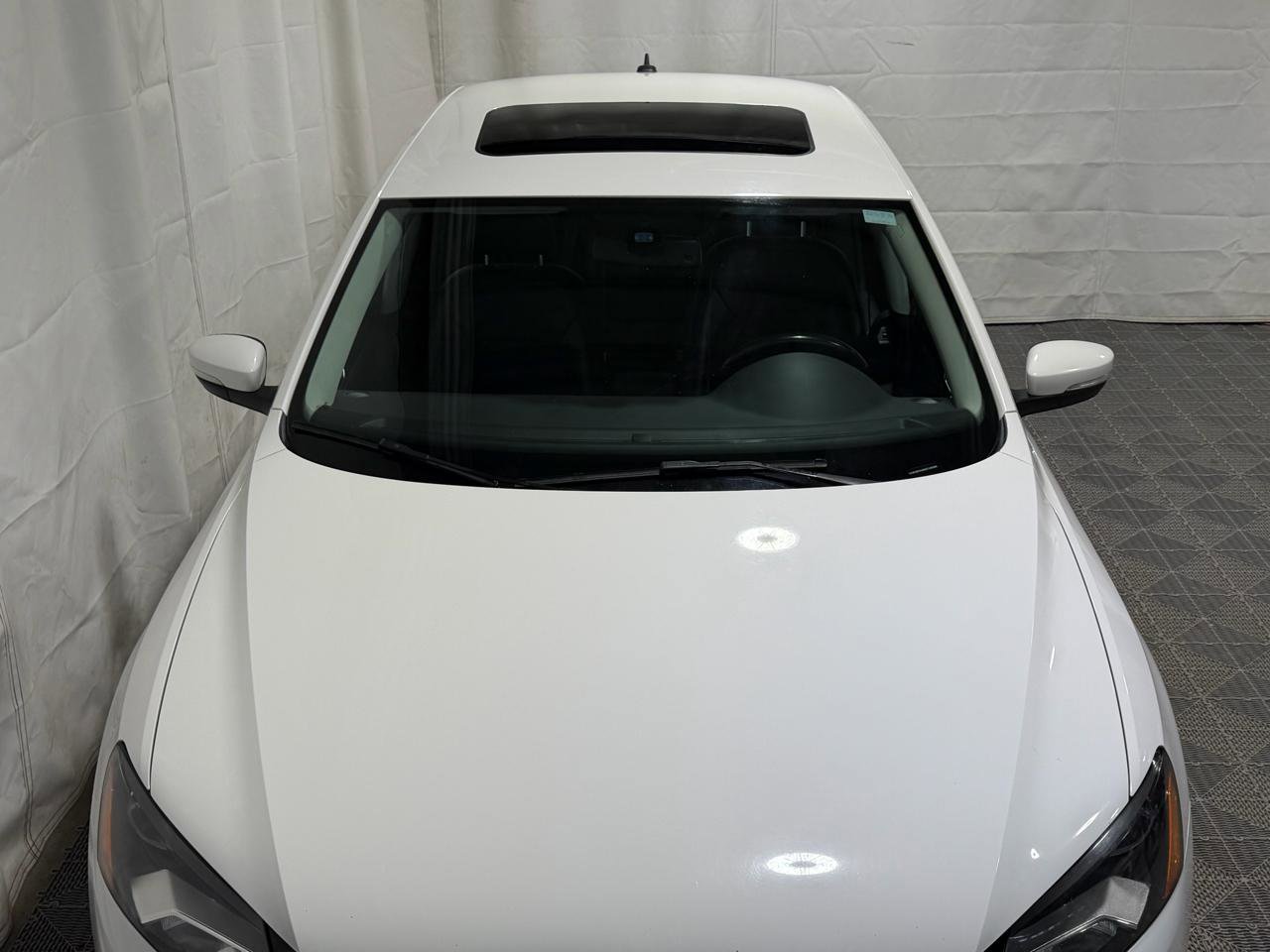 Used 2013 Volkswagen Passat TDI SEL Premium image 3