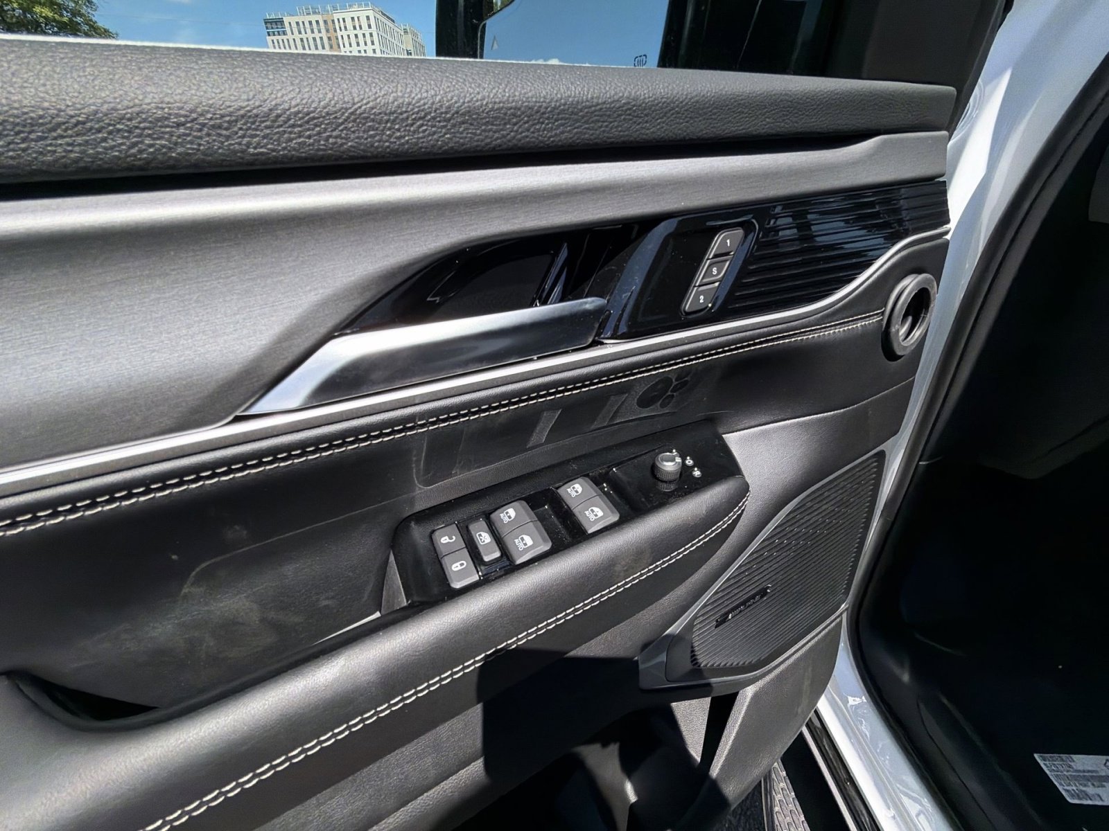 New 2026 Jeep Grand Wagoneer L 4WD w/ HD Trailer Tow Package image 15