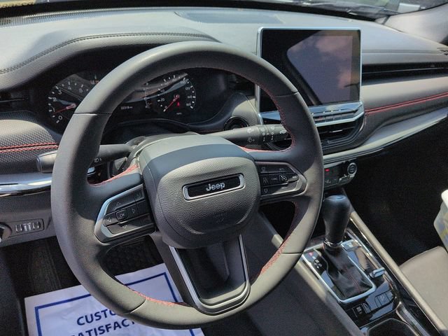 Used 2025 Jeep Compass Trailhawk AWD/4WD image 12