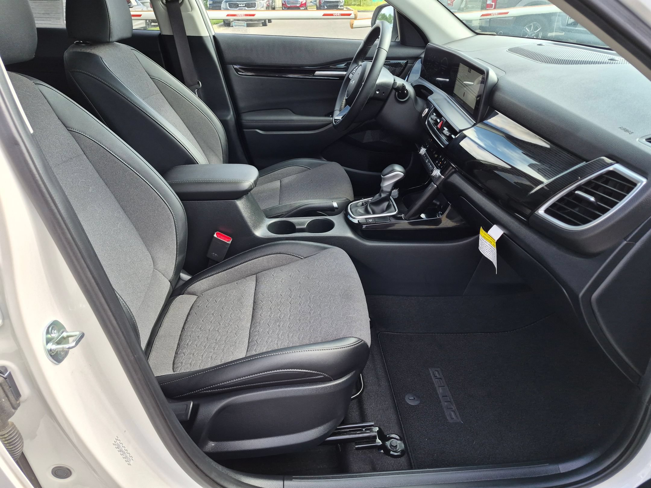 Used 2024 Kia Seltos S FWD image 36