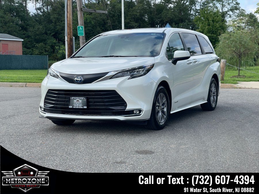 Used 2021 Toyota Sienna XLE