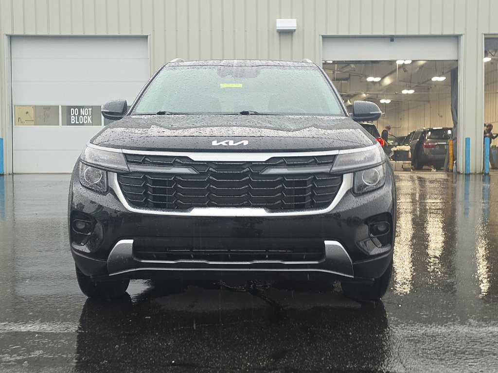 Used 2025 Kia Seltos EX w/ EX Sunroof Package FWD image 2