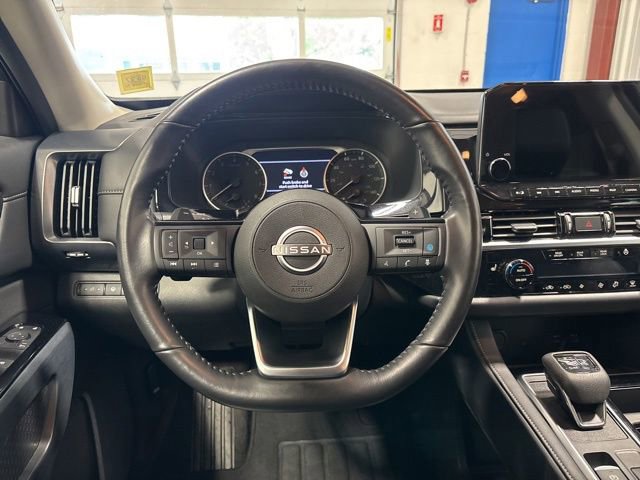 Used 2025 Nissan Pathfinder SL AWD/4WD image 15