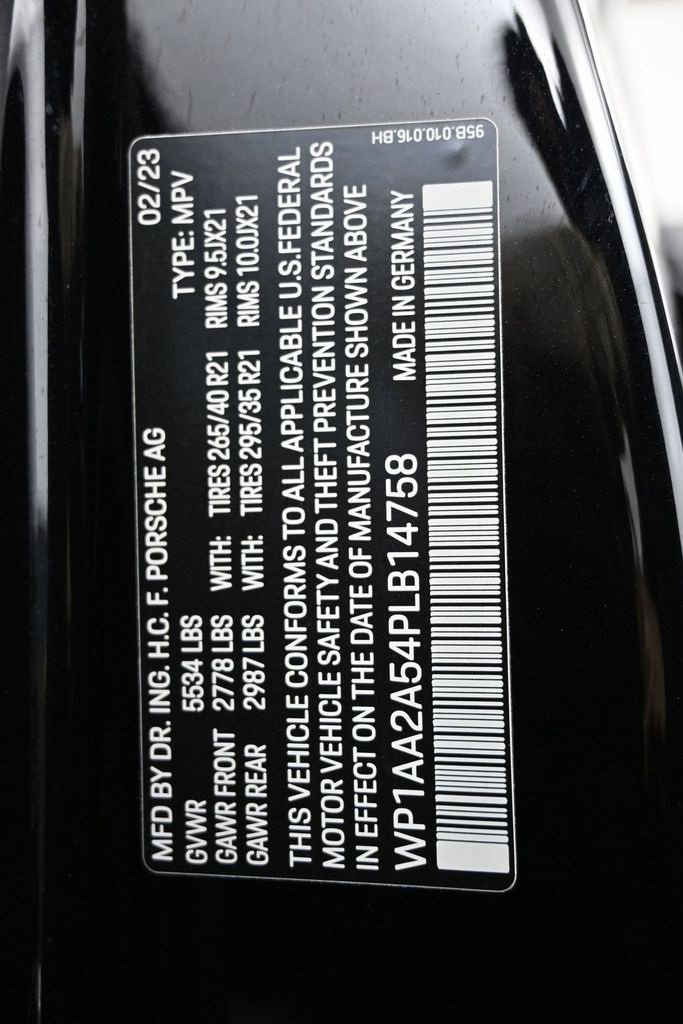 Used 2023 Porsche Macan Turbo image 45