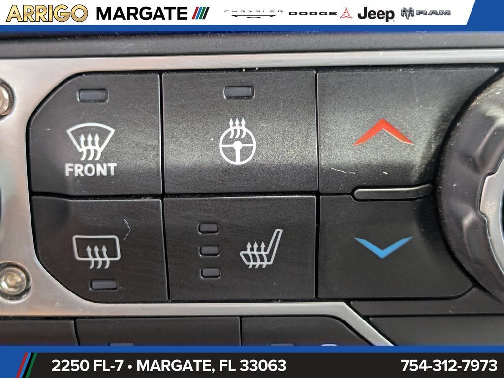 Used 2025 Jeep Wrangler Unlimited Sahara AWD/4WD image 23