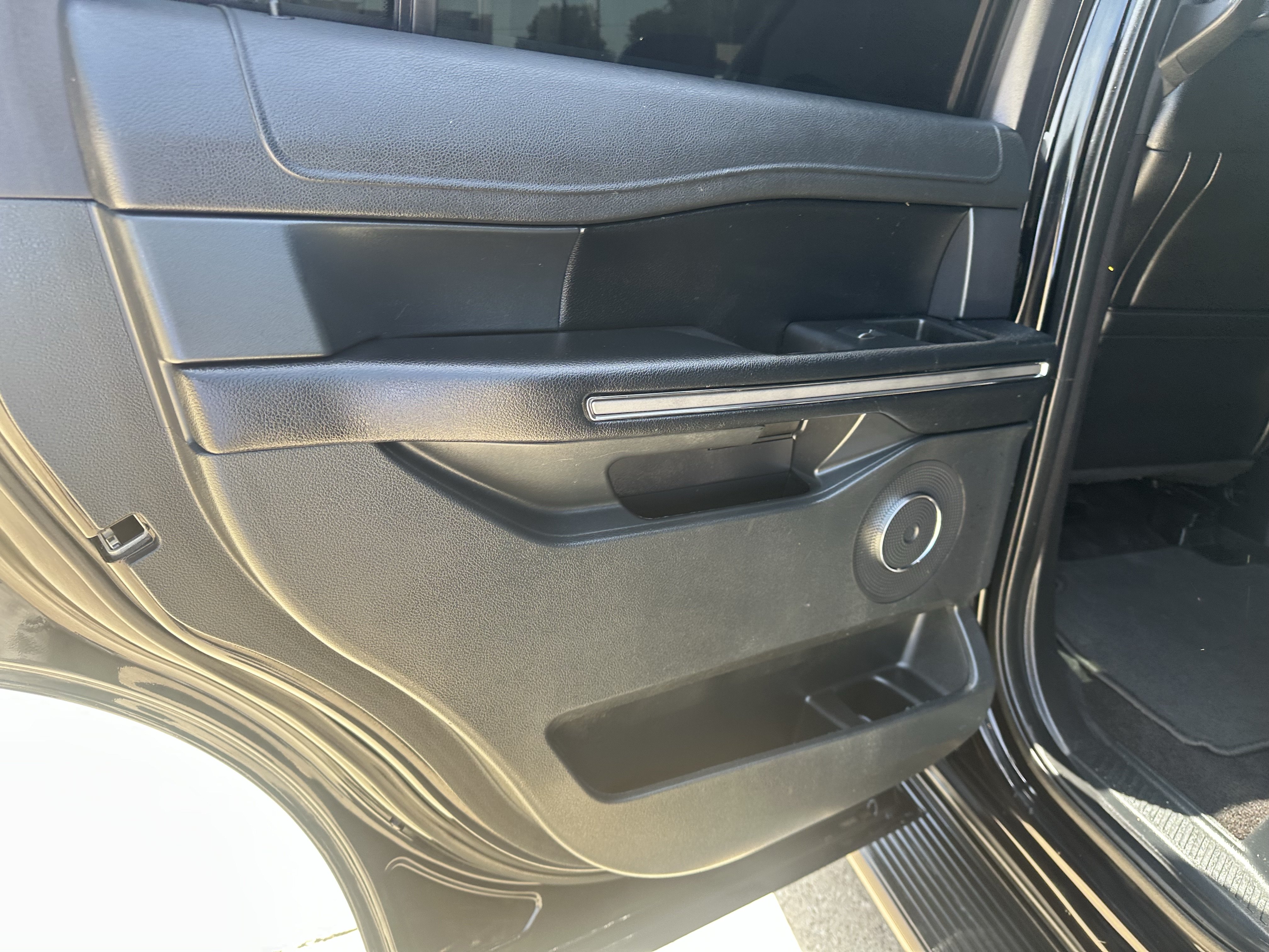 Used 2021 Ford Expedition XLT w/ Black Accent Package AWD/4WD image 9