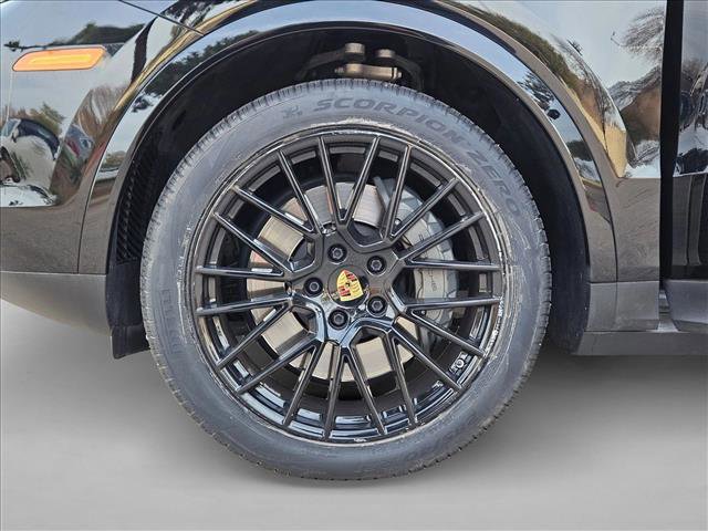 Used 2020 Porsche Cayenne S image 24