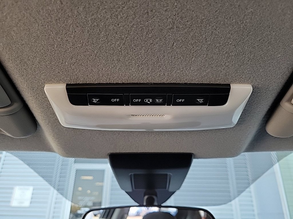 Used 2023 Nissan Kicks SV FWD image 28