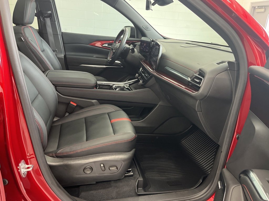 Used 2024 Chevrolet Traverse RS w/ LPO, Floor Liner Package image 41