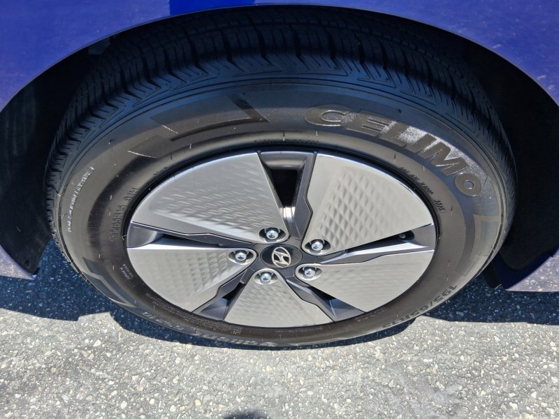 Used 2020 Hyundai Ioniq SE FWD image 21