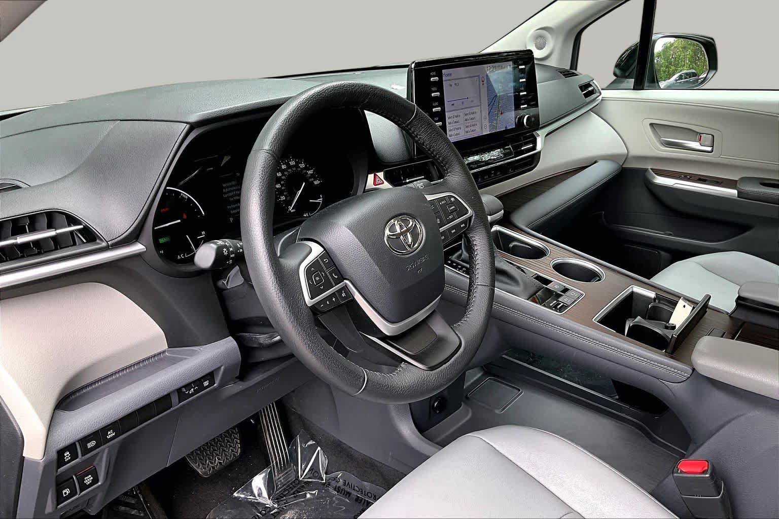 Certified 2023 Toyota Sienna XLE w/ XLE Plus Package AWD/4WD image 32