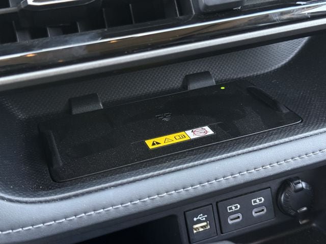 Used 2023 Toyota Highlander XLE FWD image 25