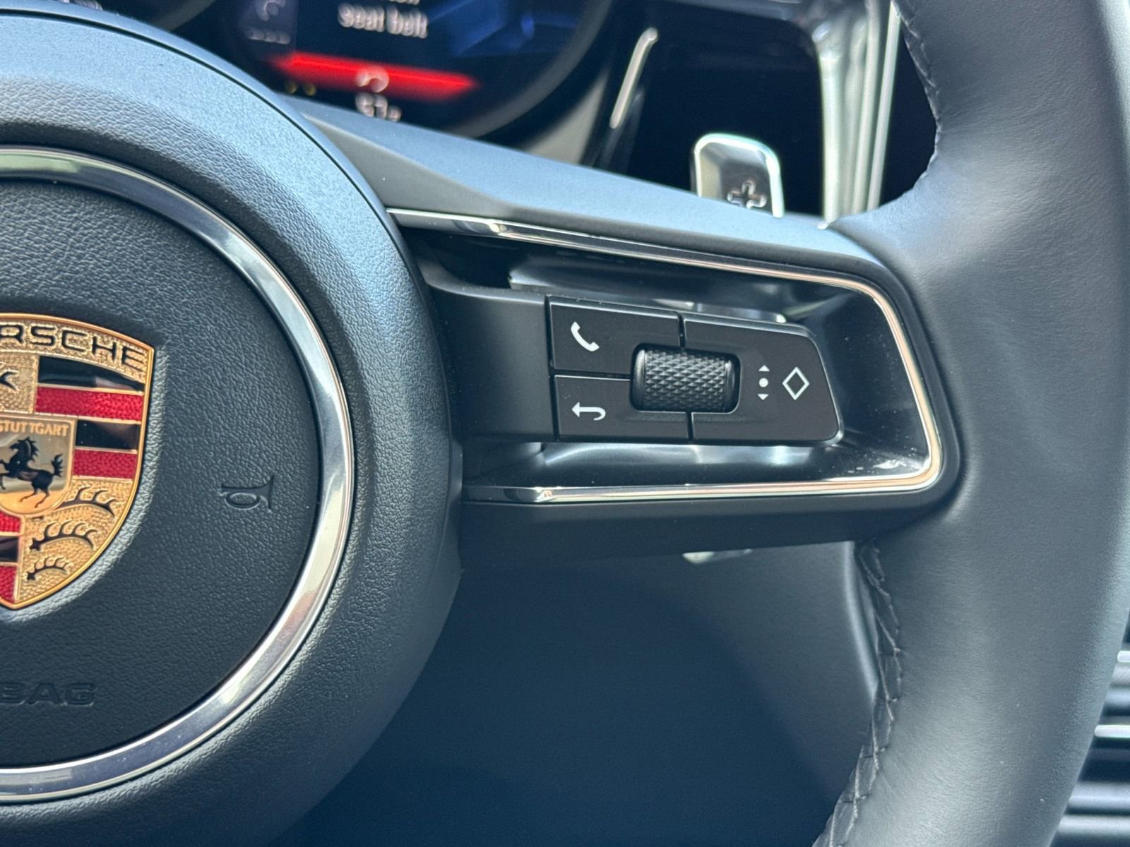 Certified 2026 Porsche Macan AWD/4WD image 28
