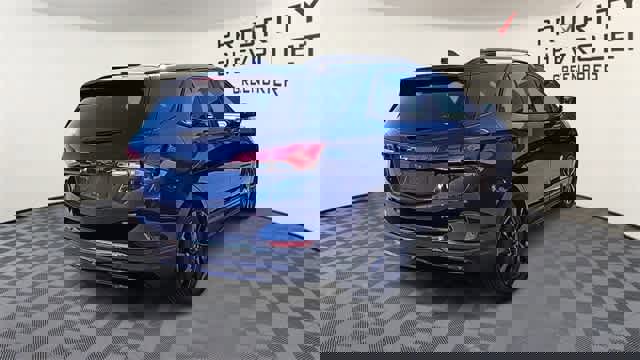 Used 2022 Chevrolet Equinox RS w/ RS Leather Package image 8