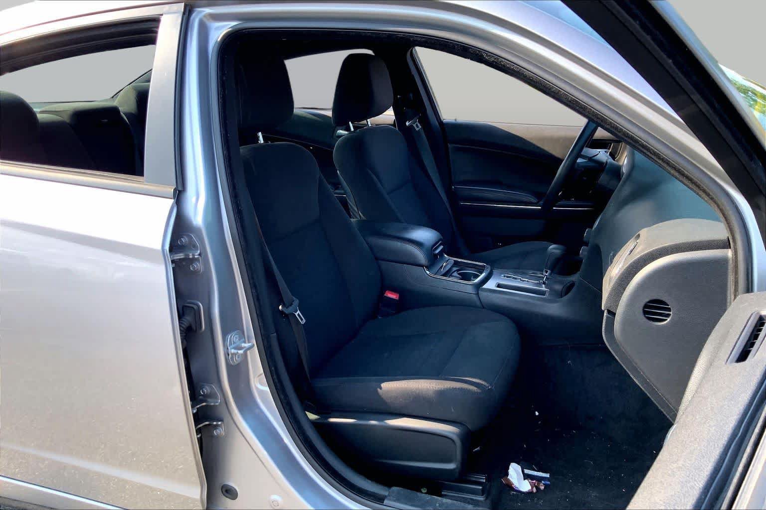 Used 2014 Dodge Charger SE RWD image 9